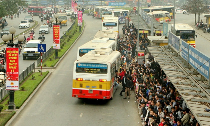 Hiện Hà Nội duy nhất chỉ có 1,3 km đường dành riêng cho xe buýt tại dải giữa đường Yên Phụ