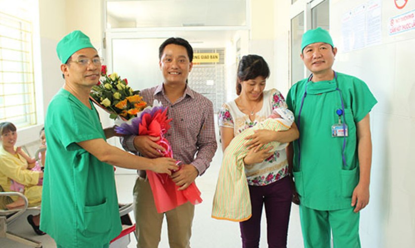 Bé trai đầu tiên ra đời nhờ thụ tinh ống nghiệm tại BV Sản Nhi Quảng Ninh
