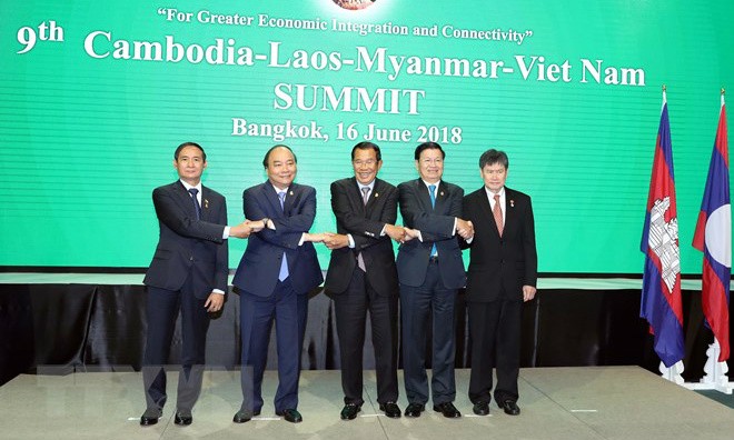 (Từ trái sang phải): Tổng thống Myanmar Win Myint, Thủ tướng Nguyễn Xuân Phúc, Thủ tướng Campuchia Samdech Techo Hun Sen, Thủ tướng Lào Thongloun Sisoulith và Tổng thư ký ASEAN Lim Jock Hoi chụp ảnh chung tại Lễ khai mạc hội nghị. (Ảnh: Thống Nhất/TTXVN)