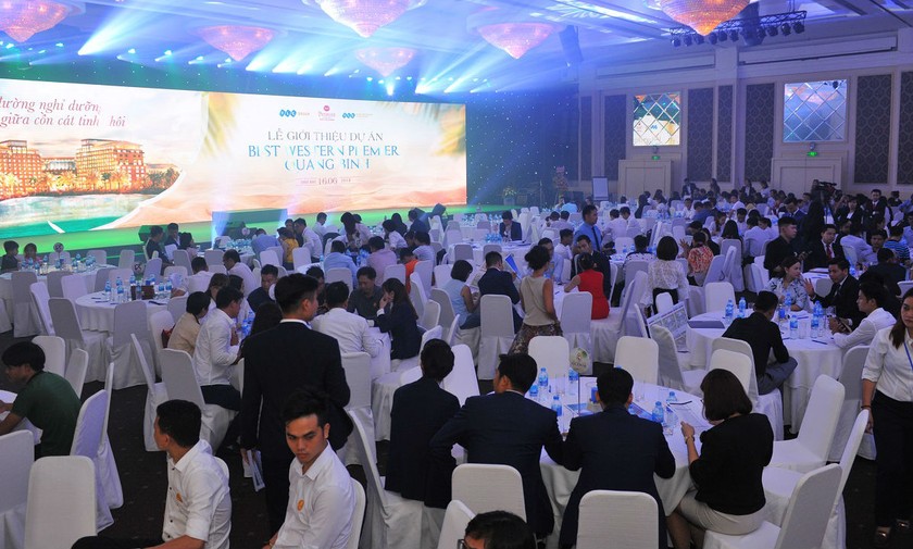 Khách hàng có mặt sớm trước sự kiện ra mắt dự án Best Western Premier Quang Binh