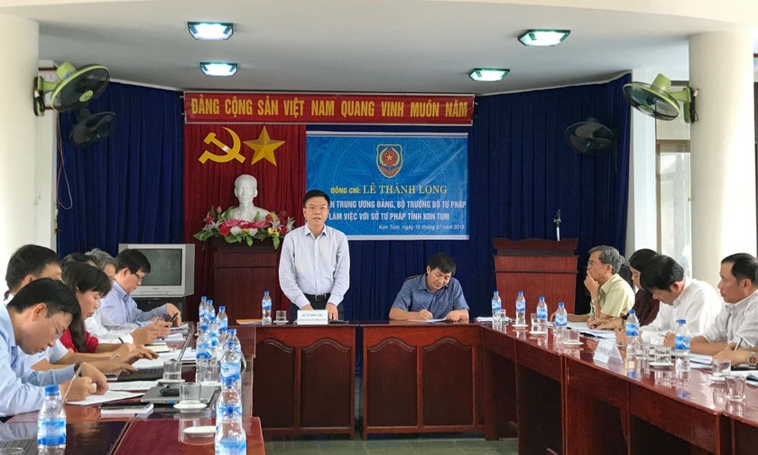 Bộ trưởng Bộ Tư pháp Lê Thành Long làm việc với Sở Tư pháp tỉnh Kon Tum