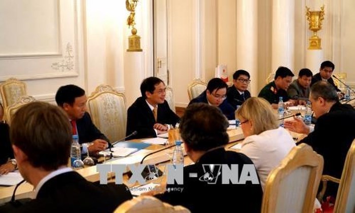 Đoàn đại biểu Việt Nam do Thứ trưởng Thường trực Bộ Ngoại giao Bùi Thanh Sơn dẫn đầu tại buổi đối thoại. Ảnh: Tâm Hằng/PV TTXVN tại Liên bang Nga