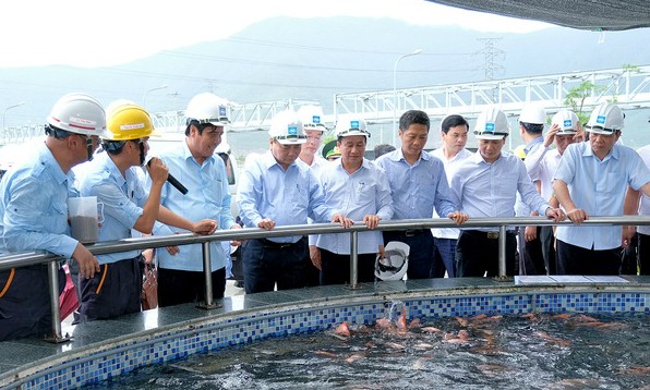 Thủ tướng Nguyễn Xuân Phúc kiểm tra hệ thống xử lý nước thải tại Formosa chiều 20/7/2018