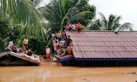 Người dân Lào sơ tán sau khi đập thủy điện XePian Xe Namnoy bị vỡ