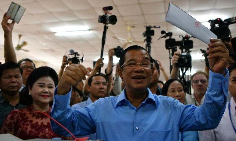 Thủ tướng Campuchia Hun Sen tham gia bầu cử