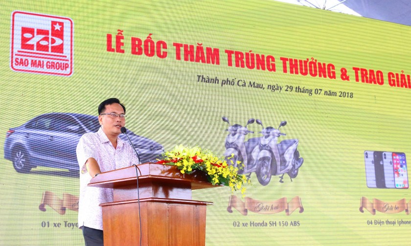 Ông Trần Ngọc Thơ – Phó Giám đốc Ban Quản lý Dự án Đầu tư & Xây dựng TP Cà Mau phát biểu tại buổi Lễ bốc thăm trúng thưởng tại ĐTM Nhựt Hồng