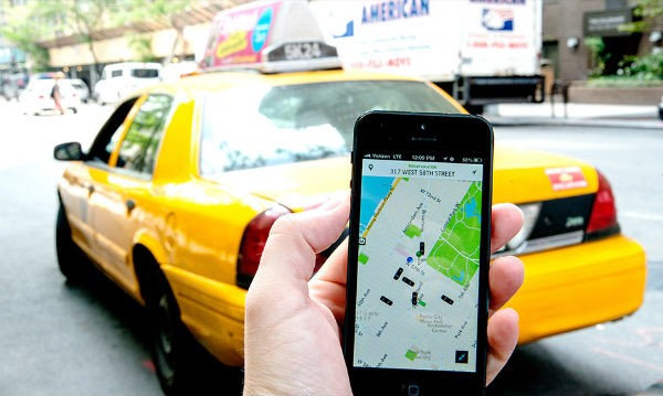 Các hãng taxi công nghệ đang phải đối đầu với chính quyền nhiều thành phố của Mỹ