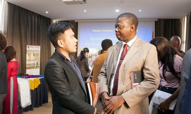 Đại diện DN Việt Nam – Mozambique tại một buổi trao đổi hợp tác kinh doanh. (Ảnh: Đại sứ quán Việt Nam tại Mozambique)