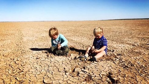 Hồ Yantara, thuộc vùng Broken Hill, Australia đã phải gánh chịu khô hạn từ Giáng sinh 2015 (Nguồn: Tennille Siemer/VOV)