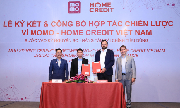 Lãnh đạo Ví MoMo và Home Credit Việt Nam ký hợp tác chiến lược để tăng trải nghiệm dịch vụ tài chính tiêu dùng trực tuyến cho khách hàng