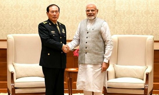 Thủ tướng Ấn Độ Narendra Modi (phải) tiếp Bộ trưởng Quốc phòng Trung Quốc, Tướng Ngụy Phụng Hòa. (Nguồn: narendramodi.in/TTXVN)