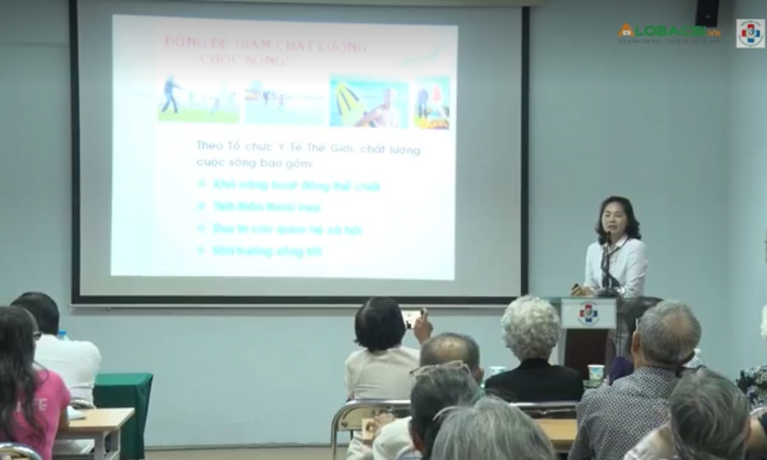 ThS.BS. Nguyễn Thụy Song Hà trình bày tại buổi tư vấn