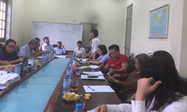 Nhóm khách hàng làm việc với bà Nguyễn Thị Thanh Bình - Phó Ban kiểm soát đặc biệt NHNN