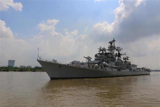 Tàu khu trục Hải quân Ấn Độ Ins Rana. Ảnh: TTXVN