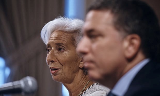 Giám đốc IMF Christine Lagarde (trái) và Bộ trưởng Kinh tế Argentina Nicolas Dujovne họp báo tại New York. Ảnh: AP/Zing