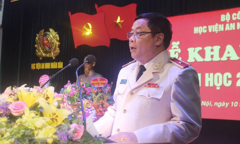 Thiếu tướng Lê Văn Thắng – Giám đốc Học viên An ninh nhân dân phát biểu tại lễ khai giảng