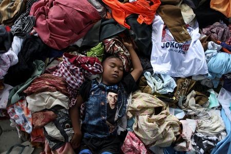 Một em bé tại trung tâm dành cho người mất nhà cửa sau thiên tai ở thành phố Palu