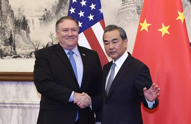 Ngoại trưởng Mỹ Mike Pompeo và Bộ trưởng Ngoại giao Trung Quốc Vương Nghị. Ảnh: AFP/Zing