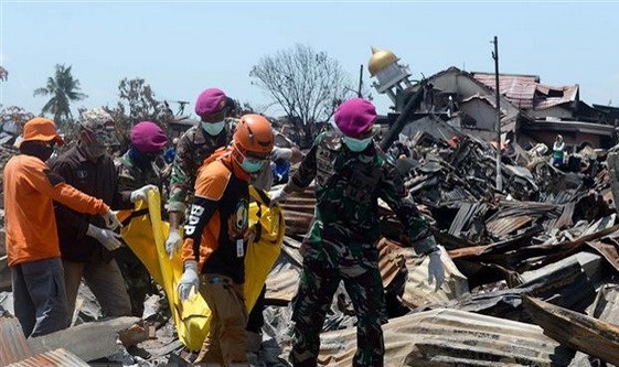 Indonesia kéo dài thời gian tìm kiếm nạn nhân động đất, sóng thần