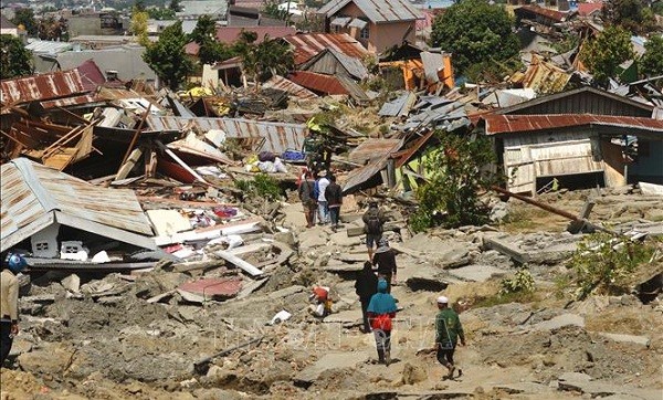 Hiện trường đổ nát sau thảm họa động đất sóng thần ở Palu, Trung Sulawesi, Indonesia ngày 1/10. Ảnh: AFP/TTXVN