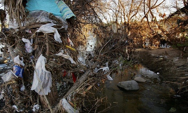 Rác thải nhựa gây hại cho môi trường và cần rất nhiều thời gian mới có thể phân hủy.