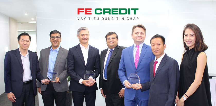 Đội ngũ quản lý cấp cao của FE CREDIT vinh dự nhận 3 giải thưởng CEPI Asia Awards 