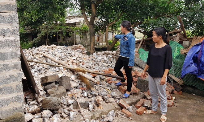 Bếp và chuồng bò của gia đình bà Nguyễn Thị Tẩn bị phá hủy hoàn toàn