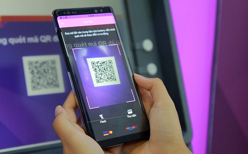 Rút tiền bằng QR Code trên máy ATM an toàn hơn, tiện ích hơn