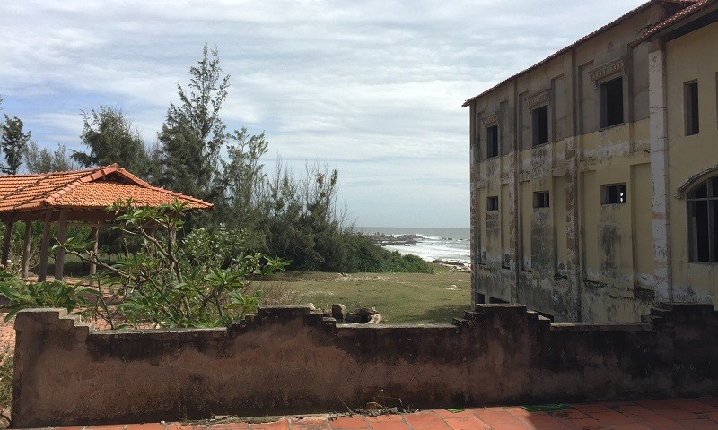 Cảnh hoang tàn của một số dự án du lịch bị ảnh hưởng bởi bản quy hoạch “ma” cảng Kê Gà