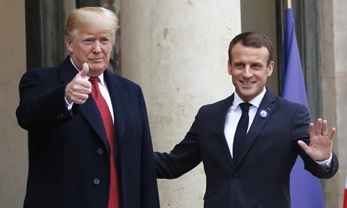 Tổng thống Pháp Emmanuel Macron và Tổng thống Mỹ Donald Trump tại Điện Elysee ở Paris ngày 10/11. Ảnh: AP/VnExpress