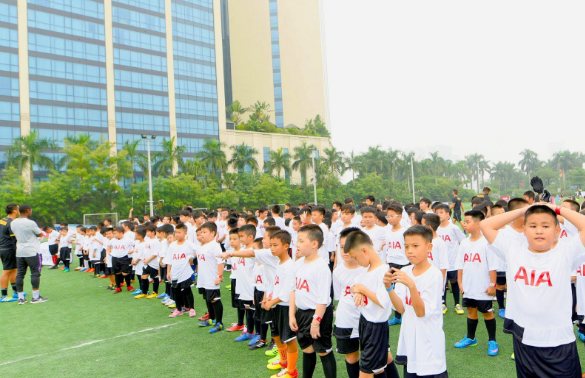 ​Hơn 800 bạn nhỏ trong độ tuổi từ 9-12 tham dự Ngày hội Chân sút nhí tại Hà Nội
