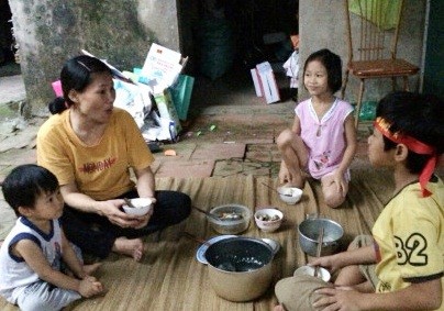 Bốn mẹ con chị Hạnh phải đi thuê nhà ở sau phiên tòa sơ thẩm