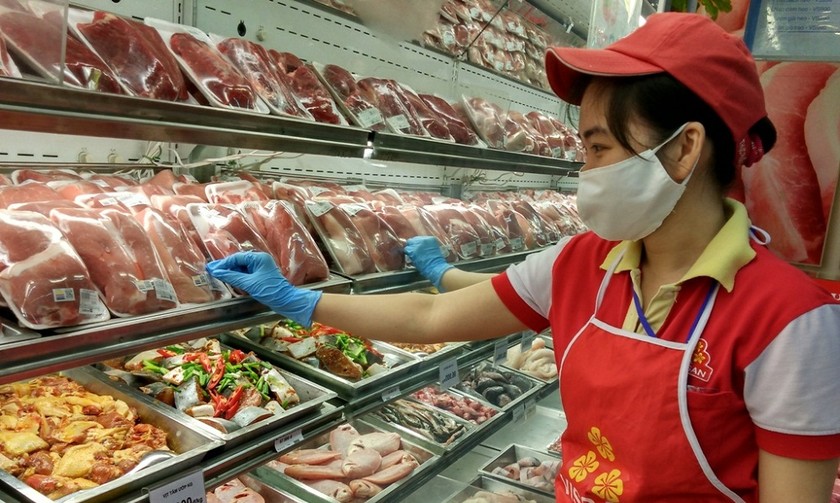 Thịt được bày bán trong siêu thị như thế này, thực chất là thịt lạnh đông hoặc thịt tươi sau khi pha lóc được bao gói và đưa vào tủ lạnh để bảo quản, chứ chưa phải là thịt mát