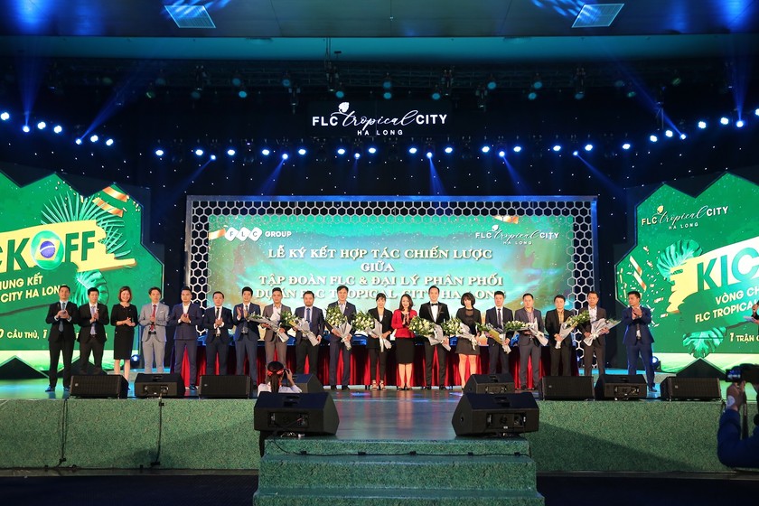 Sự kiện Kickoff dự án FLC Tropical City Ha Long vừa diễn ra thành công rực rỡ tại quần thể FLC Hạ Long (Quảng Ninh), quy tụ nhiều đại lý chiến lược và 1000 chuyên viên tư vấn trên toàn quốc vào ngày 25/11