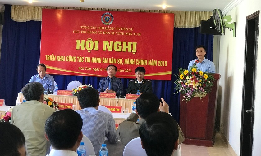 Bộ trưởng Bộ Tư pháp Lê Thành Long phát biểu tại hội nghị