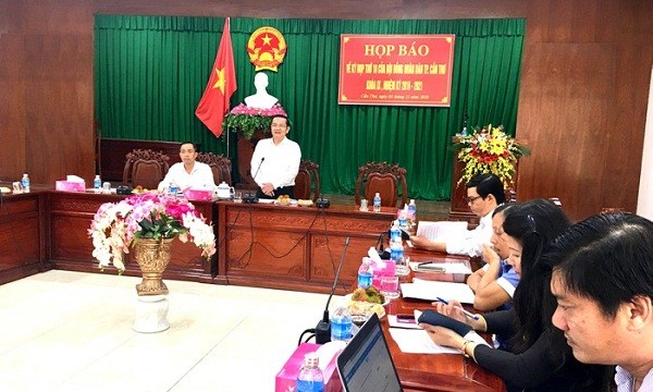 Ông Nguyễn Thành Đông phát biểu tại họp báo. Ảnh ĐĐK