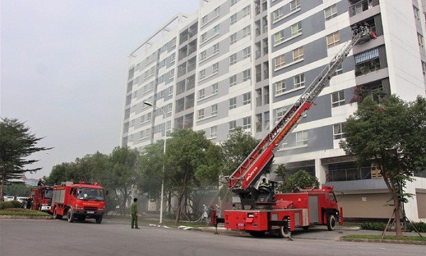 Một cuộc diễn tập phòng cháy, chữa cháy ở khu chung cư thuộc huyện Thanh Trì