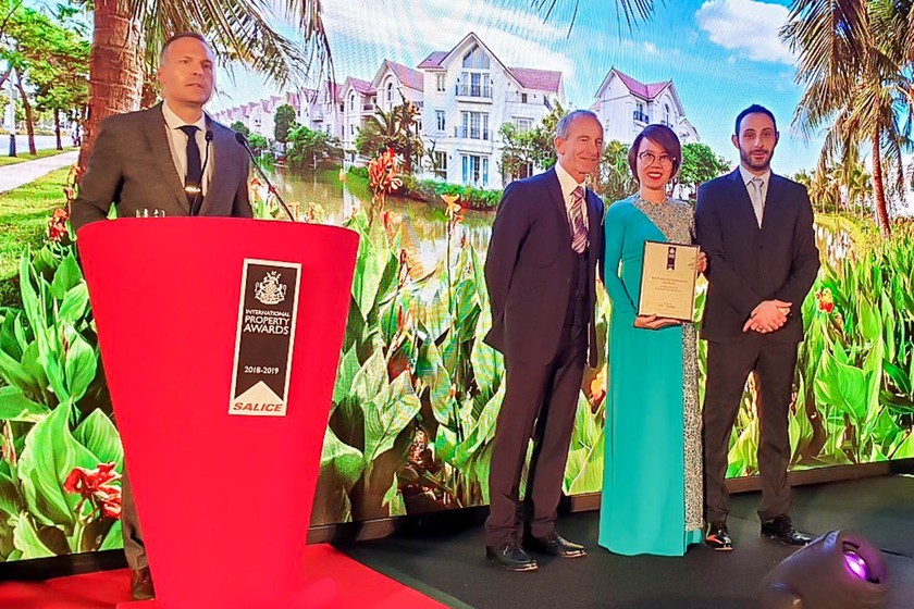 Đại diện Vinhomes nhận giải thưởng “Bất động sản tốt nhất thế giới” 2018 do IPA trao tặng