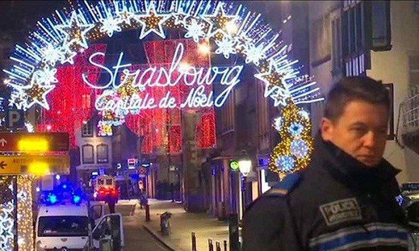 Khu chợ Giáng sinh ở Strasbourg xảy ra vụ tấn công. Ảnh AP/ANTĐ