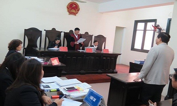 Phiên tòa xét xử sơ thẩm vụ án hành chính ông Hoàng Xuân Quế kiện quyết định hủy bằng tiến sĩ của Bộ GD&ĐT