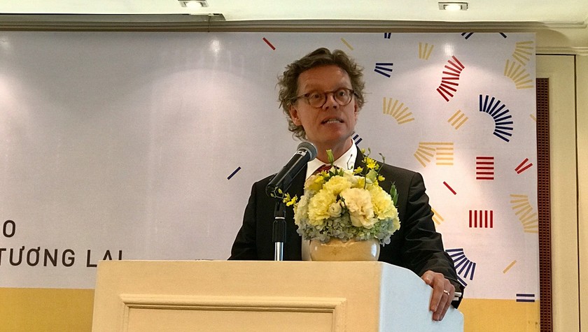 Đại sứ Thụy Điển Periric Hogberg phát biểu tại họp báo