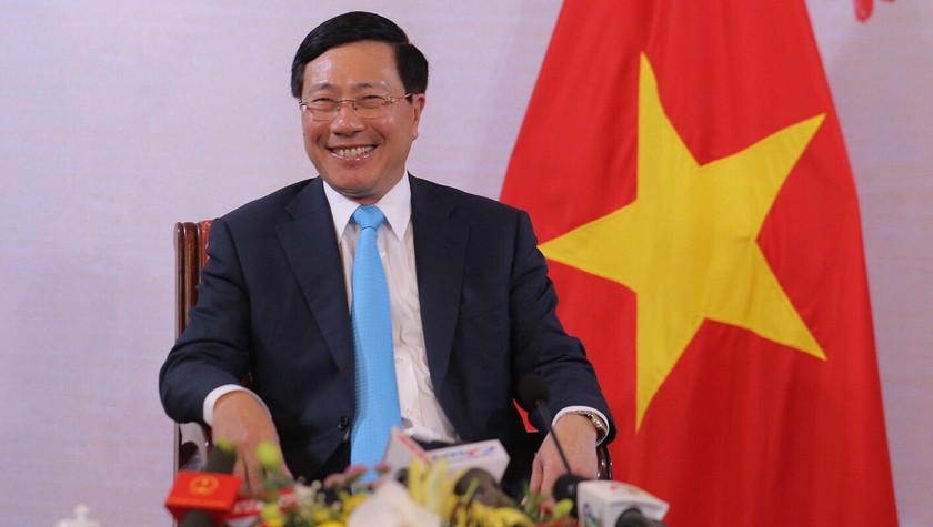 Phó Thủ tướng, Bộ trưởng Ngoại giao Phạm Bình Minh tại cuộc trả lời phỏng vấn
