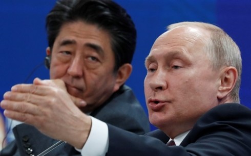 Thủ tướng Nhật Bản Abe (trái) và Tổng thống Nga Putin. Ảnh: Nikkei Asian Review/VOV