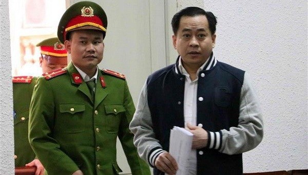 Bị cáo Phan Văn Anh Vũ được dẫn giải vào phòng xét xử