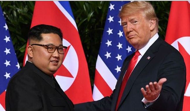Chủ tịch Triều Tiên Kim Jong Un và Tổng thống Mỹ Donald Trump tại cuộc gặp lịch sử ở Singapore