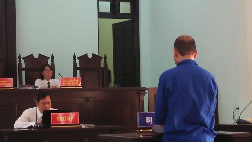 Tòa tuyên phạt bị cáo 18 tháng tù, trục xuất khỏi lãnh thổ Việt Nam sau khi chấp hành xong bản án