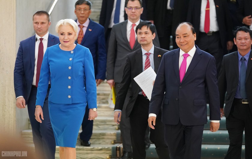 Thủ tướng Nguyễn Xuân Phúc và Thủ tướng Romania Viorica Dancila. Ảnh: VGP/Quang Hiếu