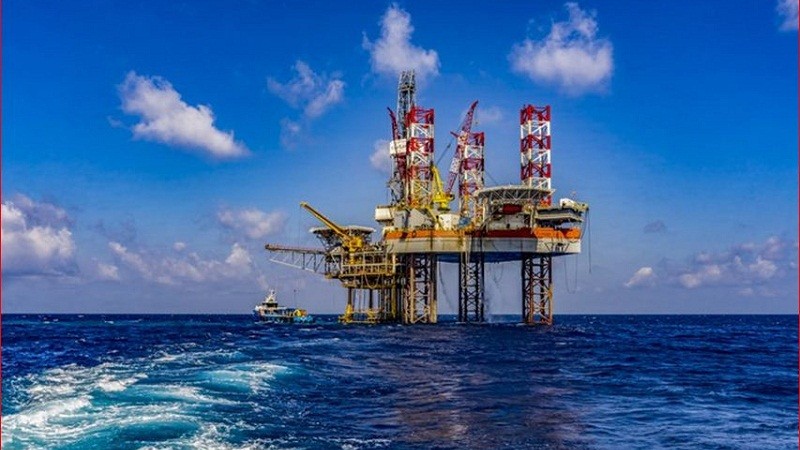 Thăm dò dầu khí phải tiến hành trong thời gian dài, ở độ sâu hàng trăm mét nước biển