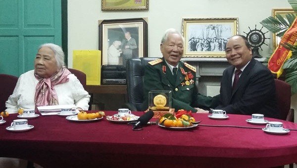 Thủ tướng Nguyễn Xuân Phúc trong một lần thăm Đại tướng Lê Đức Anh và Phu nhân