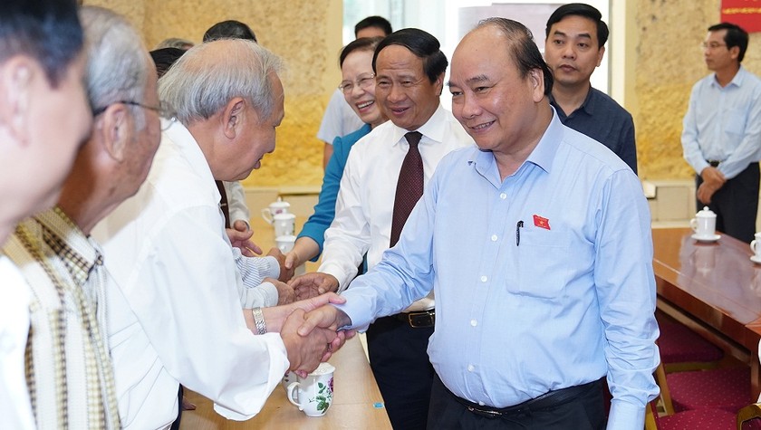 Thủ tướng Nguyễn Xuân Phúc tiếp xúc cử tri tại huyện Kiến Thụy, Hải Phòng. Ảnh: VGP/Quang Hiếu